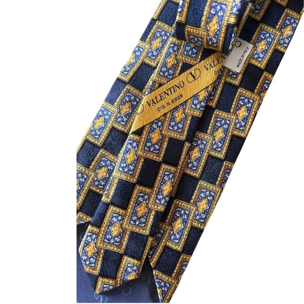 Vintage Valentino men’s tie 100% silk made in Italy